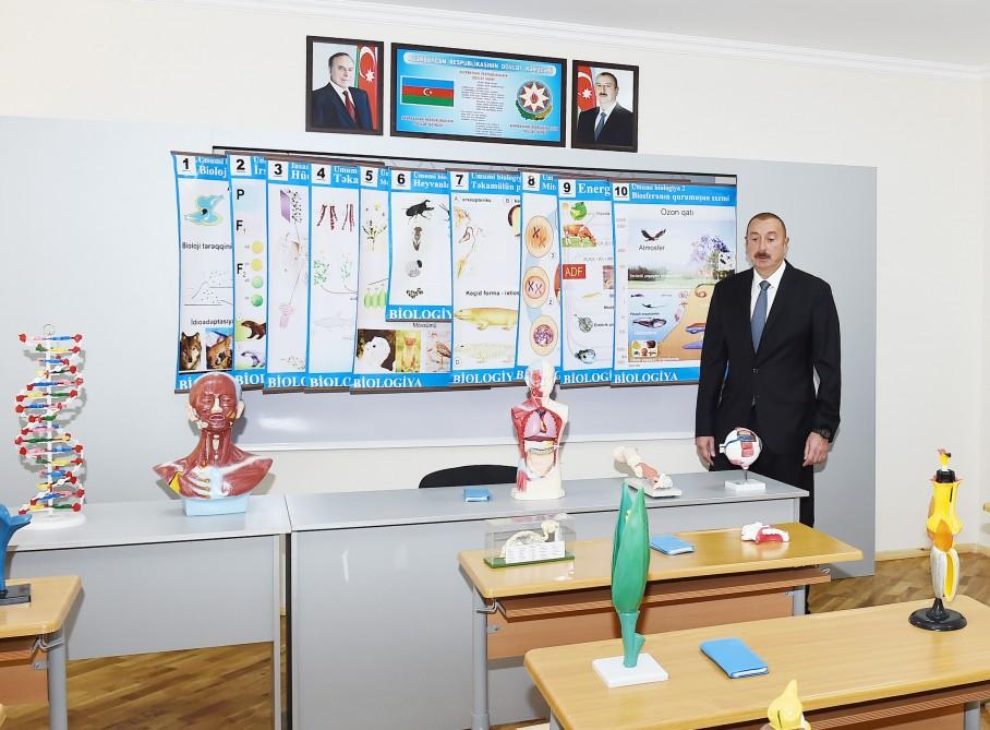 Prezident İlham Əliyev Maştağada 187 nömrəli tam orta məktəbdə əsaslı təmirdən sonra yaradılan şəraitlə tanış olub (FOTO) (YENİLƏNİB)