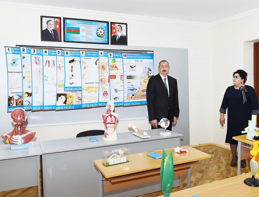 Prezident İlham Əliyev Maştağada 187 nömrəli tam orta məktəbdə əsaslı təmirdən sonra yaradılan şəraitlə tanış olub (FOTO) (YENİLƏNİB)
