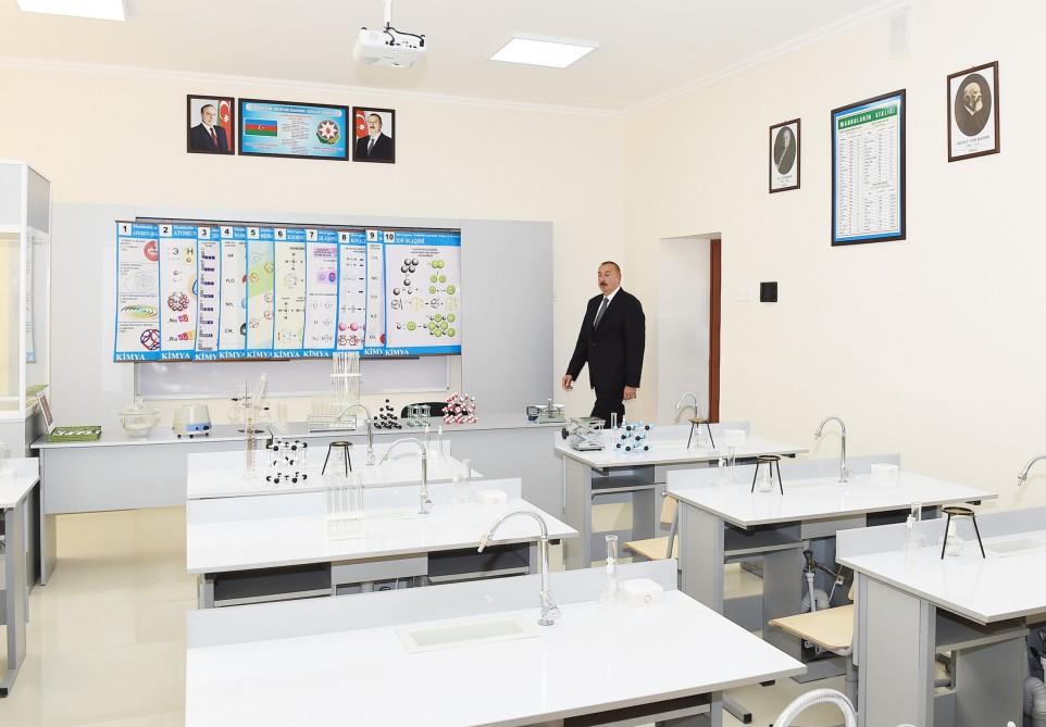 Prezident İlham Əliyev Maştağada 187 nömrəli tam orta məktəbdə əsaslı təmirdən sonra yaradılan şəraitlə tanış olub (FOTO) (YENİLƏNİB)