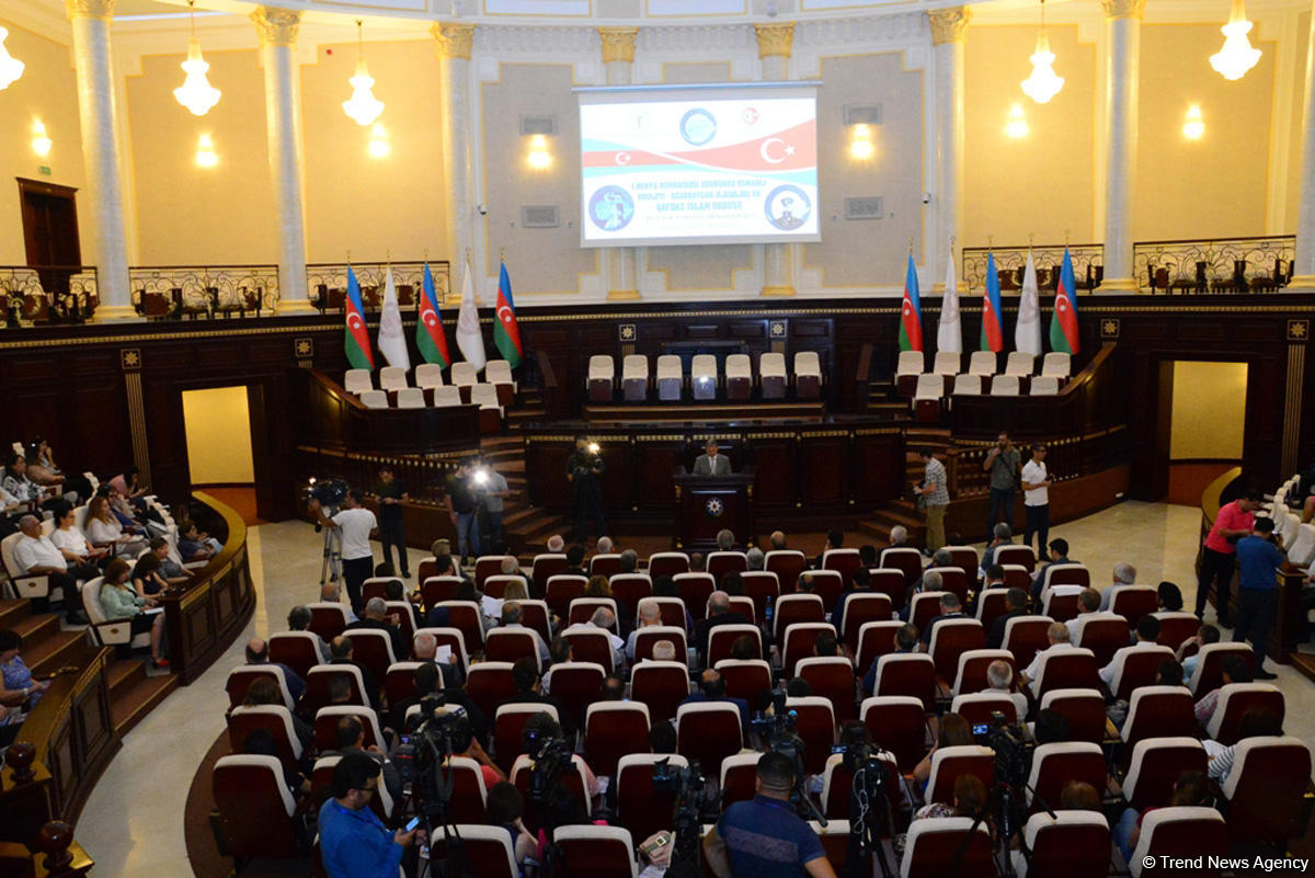 AMEA prezidenti: Bakının erməni-bolşevik işğalından azad edilməsi Azərbaycan tarixinin ən şanlı hadisələrindəndir (FOTO)