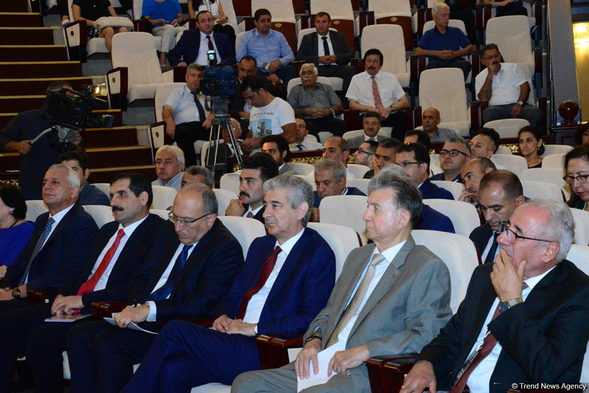 AMEA prezidenti: Bakının erməni-bolşevik işğalından azad edilməsi Azərbaycan tarixinin ən şanlı hadisələrindəndir (FOTO)