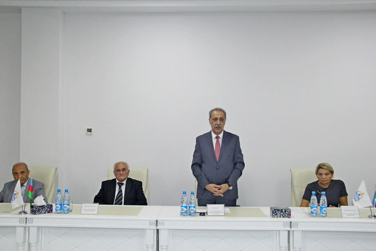 700 bal toplamış abituriyentlər alimlərlə görüşüb (FOTO)
