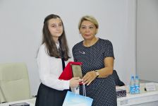 700 bal toplamış abituriyentlər alimlərlə görüşüb (FOTO)