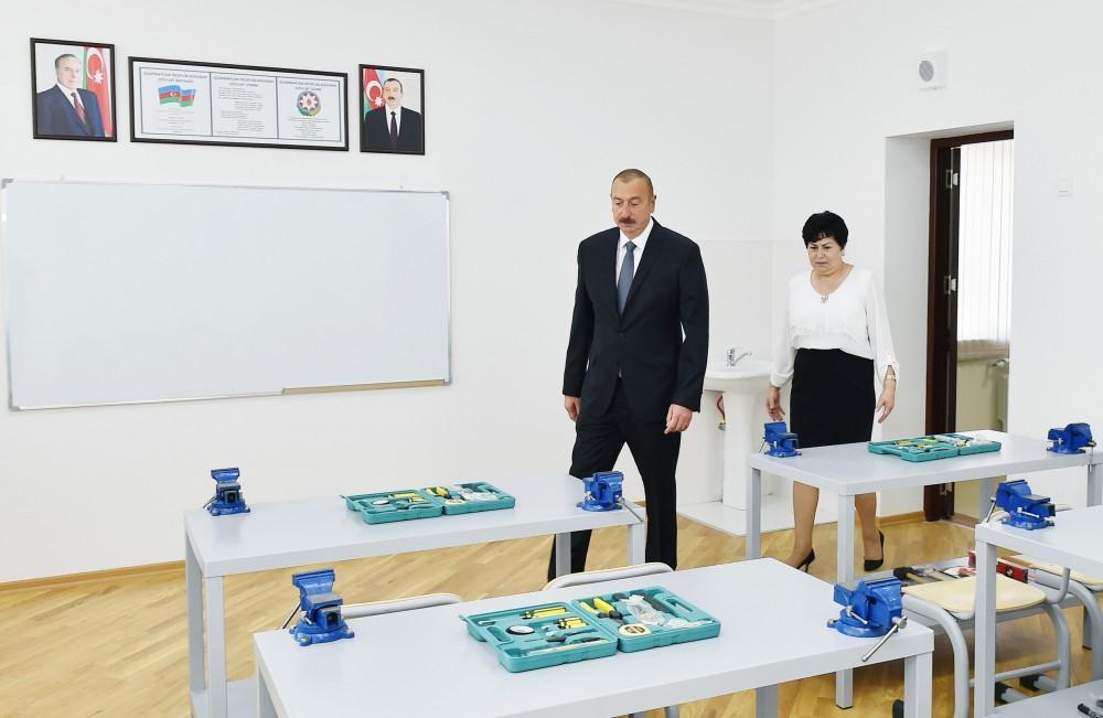 Prezident İlham Əliyev Maştağada 28 nömrəli tam orta məktəbin açılışında iştirak edib (FOTO) (YENİLƏNİB-2)