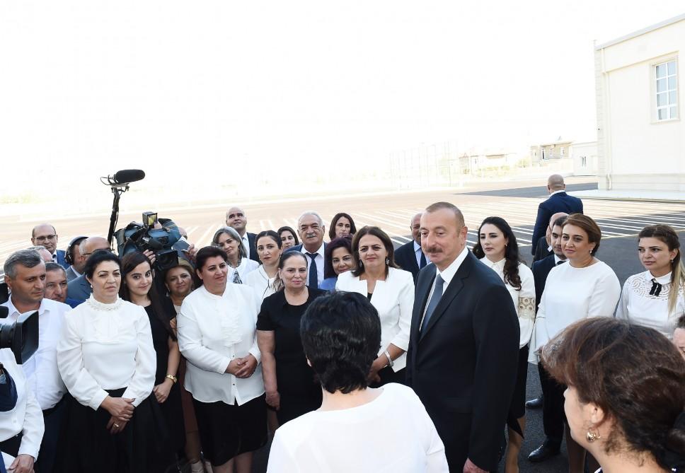 Prezident İlham Əliyev Maştağada 28 nömrəli tam orta məktəbin açılışında iştirak edib (FOTO) (YENİLƏNİB-2)