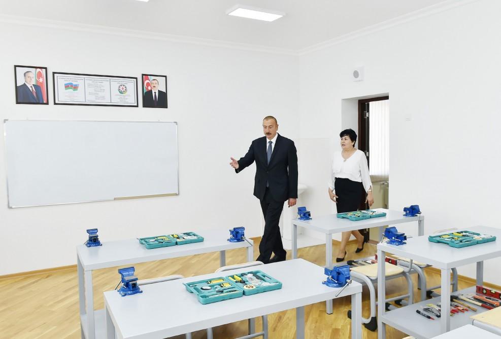 Prezident İlham Əliyev Maştağada 28 nömrəli tam orta məktəbin açılışında iştirak edib (FOTO) (YENİLƏNİB-2)