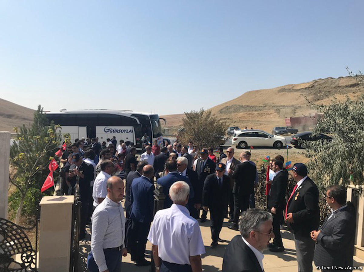 Şamaxıda türk əsgərinin şərəfinə ucaldılmış abidənin əsaslı yenidənqurmadan sonra açılışı olub (FOTO)