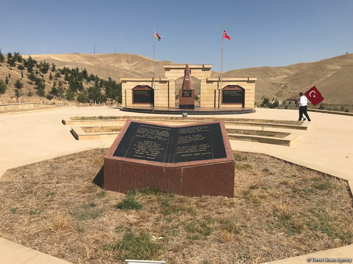 Şamaxıda türk əsgərinin şərəfinə ucaldılmış abidənin əsaslı yenidənqurmadan sonra açılışı olub (FOTO)