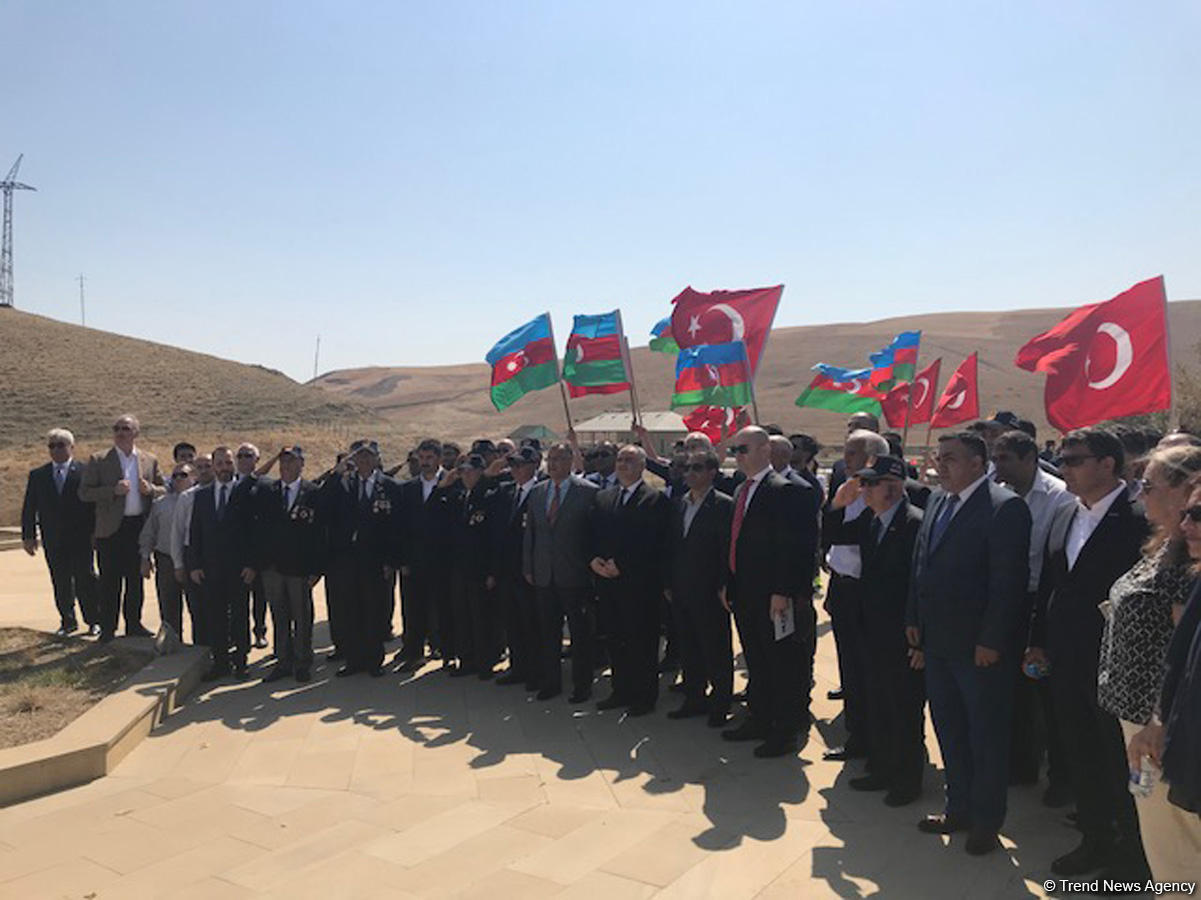 Şamaxıda türk əsgərinin şərəfinə ucaldılmış abidənin əsaslı yenidənqurmadan sonra açılışı olub (FOTO)