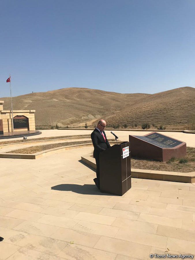 Şamaxıda türk əsgərinin şərəfinə ucaldılmış abidənin əsaslı yenidənqurmadan sonra açılışı olub (FOTO)
