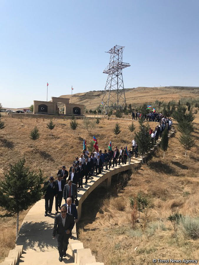 Şamaxıda türk əsgərinin şərəfinə ucaldılmış abidənin əsaslı yenidənqurmadan sonra açılışı olub (FOTO)