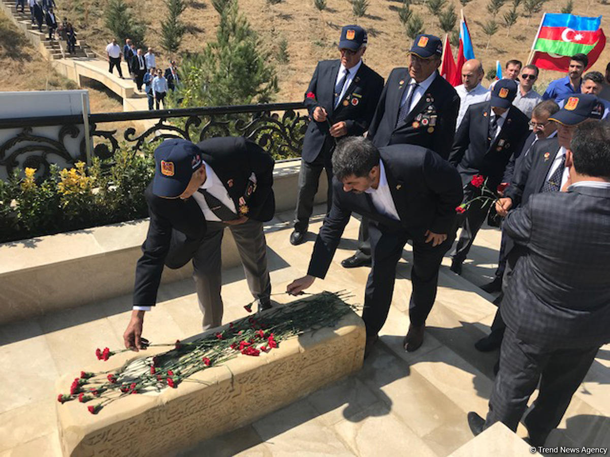 Şamaxıda türk əsgərinin şərəfinə ucaldılmış abidənin əsaslı yenidənqurmadan sonra açılışı olub (FOTO)