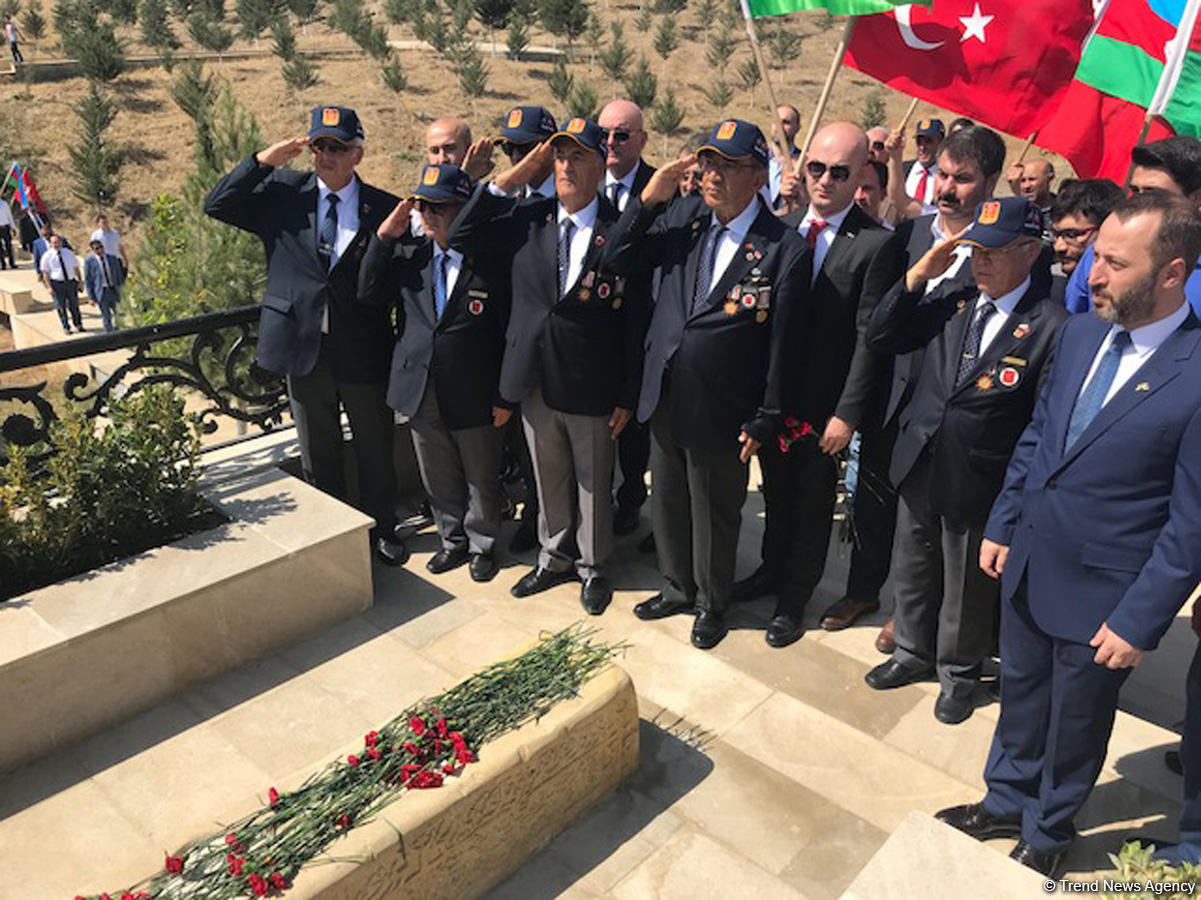 Şamaxıda türk əsgərinin şərəfinə ucaldılmış abidənin əsaslı yenidənqurmadan sonra açılışı olub (FOTO)