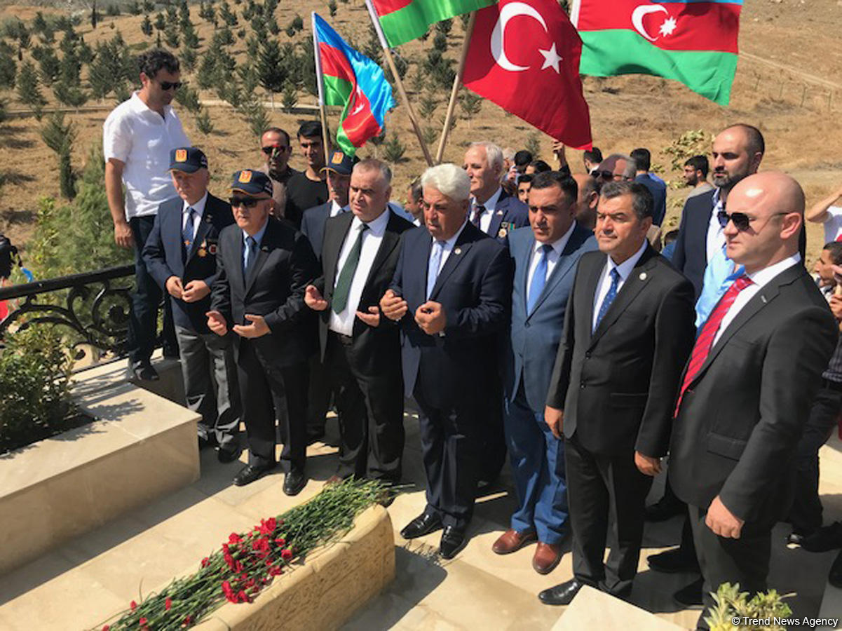 Şamaxıda türk əsgərinin şərəfinə ucaldılmış abidənin əsaslı yenidənqurmadan sonra açılışı olub (FOTO)