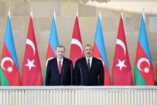 Prezident İlham Əliyev, Prezident Rəcəb Tayyib Ərdoğan və birinci xanım Mehriban Əliyeva Bakının azad edilməsinin 100 illiyinə həsr olunmuş paradda iştirak ediblər (FOTO) (YENİLƏNİB-7)