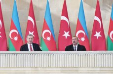 Prezident İlham Əliyev, Prezident Rəcəb Tayyib Ərdoğan və birinci xanım Mehriban Əliyeva Bakının azad edilməsinin 100 illiyinə həsr olunmuş paradda iştirak ediblər (FOTO) (YENİLƏNİB-7)