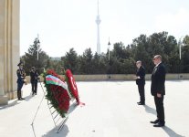 Azərbaycan və Türkiyə prezidentləri Şəhidlər xiyabanını ziyarət ediblər (FOTO)
