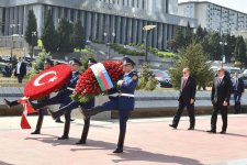 Azərbaycan və Türkiyə prezidentləri Şəhidlər xiyabanını ziyarət ediblər (FOTO)