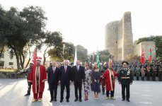 Azərbaycan və Türkiyə prezidentləri parad iştirakçıları ilə xatirə şəkilləri çəkdiriblər (FOTO)