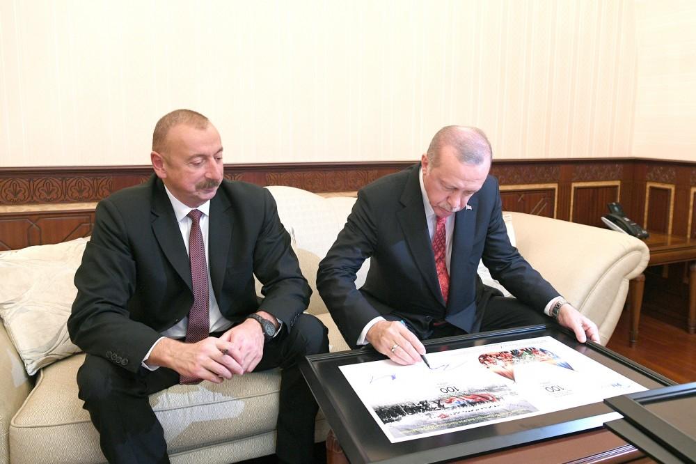 Prezident İlham Əliyev, Prezident Rəcəb Tayyib Ərdoğan və birinci xanım Mehriban Əliyeva Bakının azad edilməsinin 100 illiyinə həsr olunmuş paradda iştirak ediblər (FOTO) (YENİLƏNİB-7)