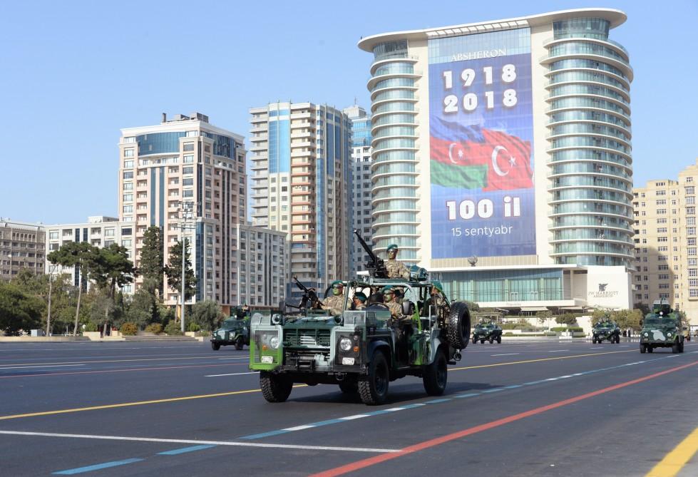 Prezident İlham Əliyev, Prezident Rəcəb Tayyib Ərdoğan və birinci xanım Mehriban Əliyeva Bakının azad edilməsinin 100 illiyinə həsr olunmuş paradda iştirak ediblər (FOTO) (YENİLƏNİB-7)