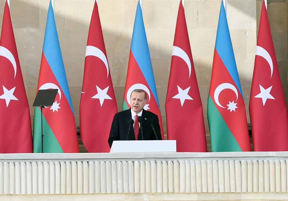 Prezident İlham Əliyev, Prezident Rəcəb Tayyib Ərdoğan və birinci xanım Mehriban Əliyeva Bakının azad edilməsinin 100 illiyinə həsr olunmuş paradda iştirak ediblər (FOTO) (YENİLƏNİB-7)