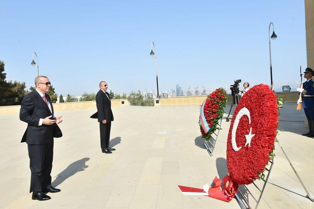 Azərbaycan və Türkiyə prezidentləri Şəhidlər xiyabanını ziyarət ediblər (FOTO)