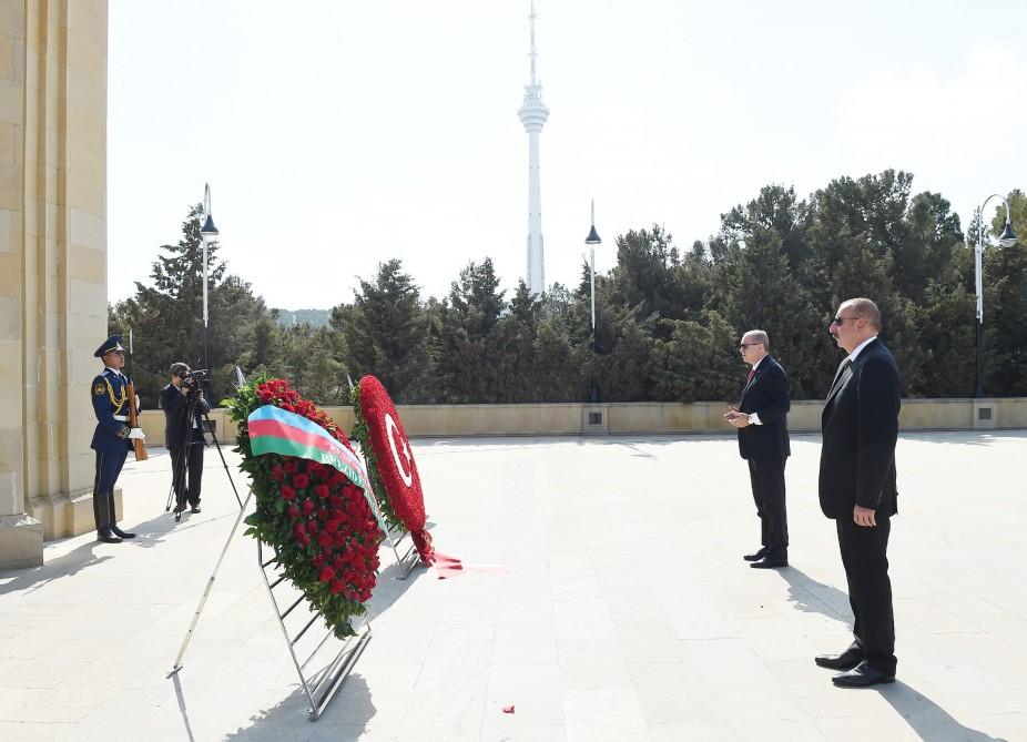 Azərbaycan və Türkiyə prezidentləri Şəhidlər xiyabanını ziyarət ediblər (FOTO)