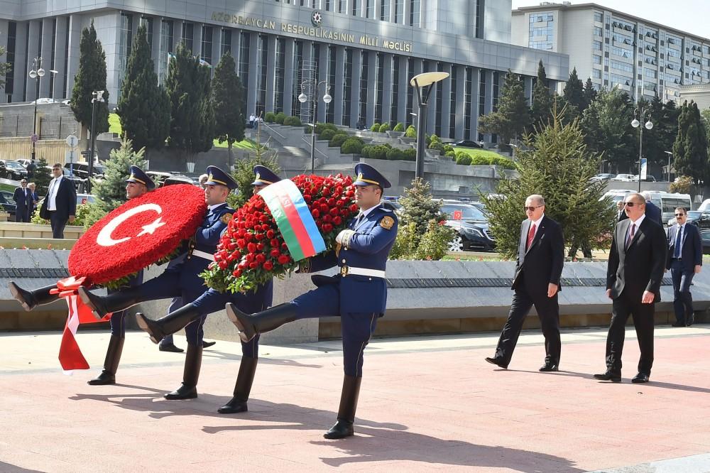Azərbaycan və Türkiyə prezidentləri Şəhidlər xiyabanını ziyarət ediblər (FOTO)