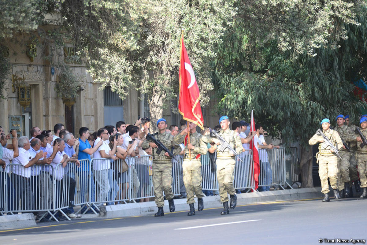 Bakının azad edilməsinin 100 illiyinə həsr olunmuş parad - FOTOSESSİYA