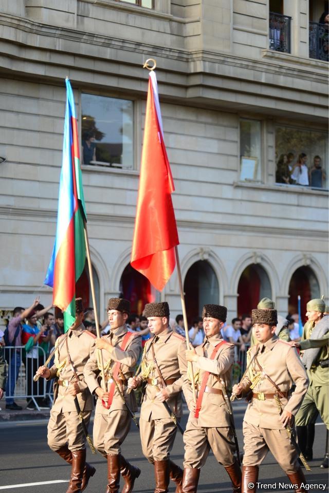 Bakının azad edilməsinin 100 illiyinə həsr olunmuş parad - FOTOSESSİYA