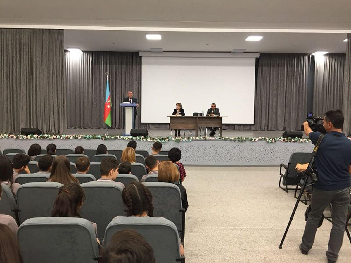 Bilik Fondu ilk dərs günündə maarifləndirici mühazirələr təşkil edib (FOTO)