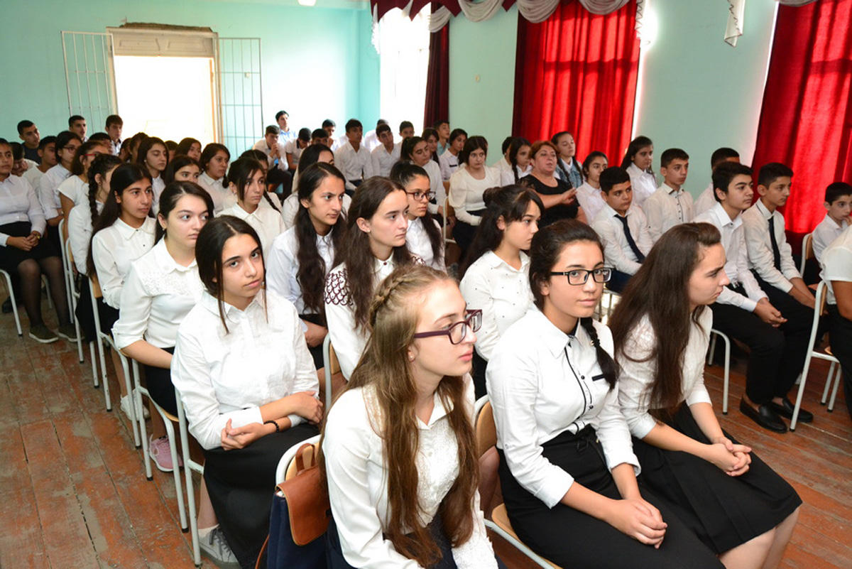 Bilik Fondu ilk dərs günündə maarifləndirici mühazirələr təşkil edib (FOTO)