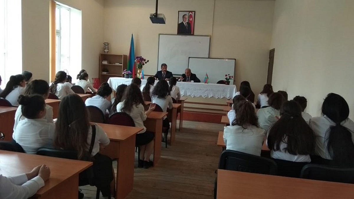 Bilik Fondu ilk dərs günündə maarifləndirici mühazirələr təşkil edib (FOTO)