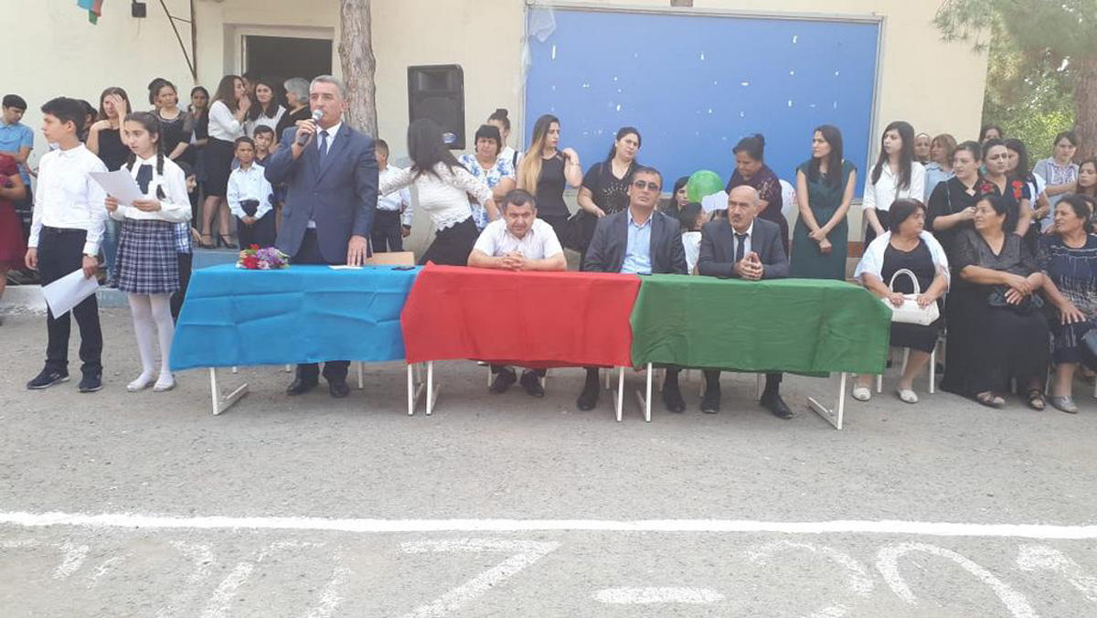Bilik Fondu ilk dərs günündə maarifləndirici mühazirələr təşkil edib (FOTO)