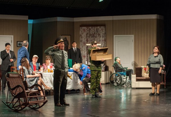 Akademik Milli Dram Teatrında “Sinif yoldaşları” tamaşasının premyerası olacaq (FOTO)