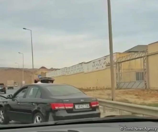 "Binə" Ticarət Mərkəzinə gedən yolda qəza olub - Tıxac var (FOTO)
