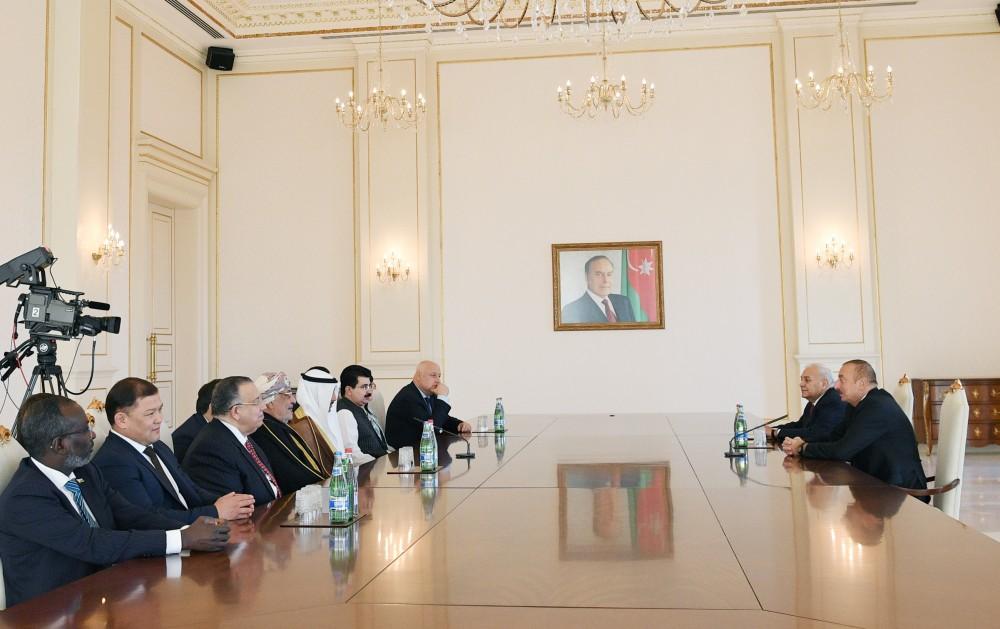 Prezident İlham Əliyev: Azərbaycan beynəlxalq aləmdə fəal əməkdaşlıq həyata keçirir və ölkəmizin dostlarının sayı gündən-günə artır (FOTO) (YENİLƏNİB)