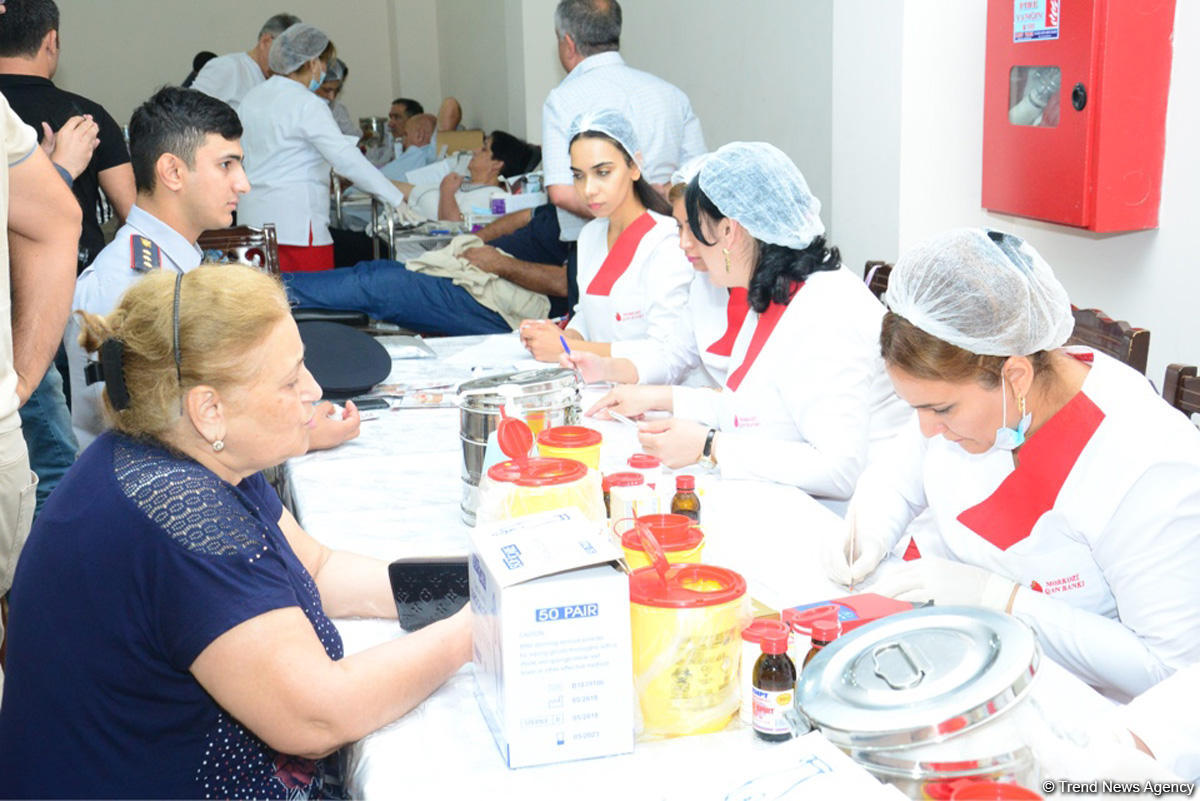 Bu saata Təzəpirdə Aşura ilə bağlı 130 nəfər qan verdi (FOTO)