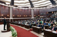 Prezident İlham Əliyev Milli Məclisdə Azərbaycan parlamentinin 100 illiyi münasibətilə təntənəli iclasda iştirak edib (YENİLƏNİB-4) (FOTO)