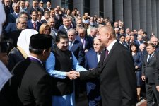 Prezident İlham Əliyev Milli Məclisdə Azərbaycan parlamentinin 100 illiyi münasibətilə təntənəli iclasda iştirak edib (YENİLƏNİB-4) (FOTO)