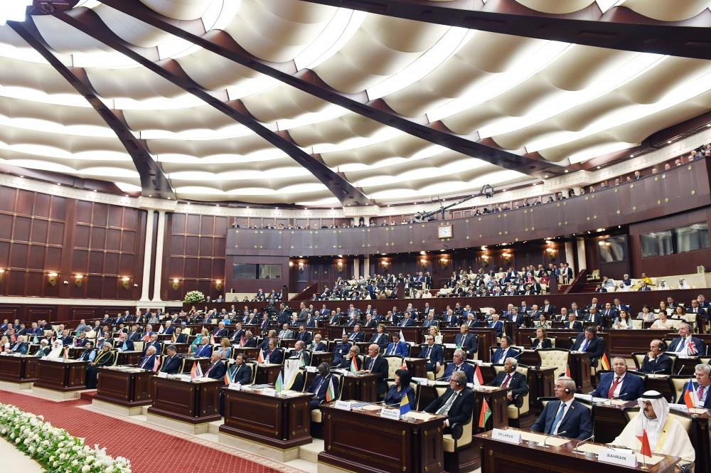 Prezident İlham Əliyev Milli Məclisdə Azərbaycan parlamentinin 100 illiyi münasibətilə təntənəli iclasda iştirak edib (YENİLƏNİB-4) (FOTO)