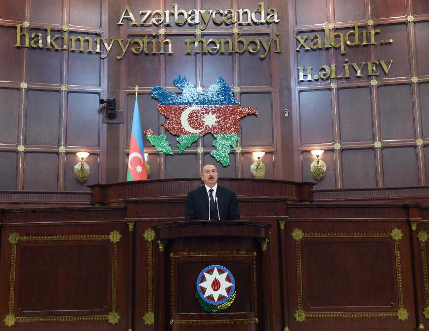 Prezident İlham Əliyev Milli Məclisdə Azərbaycan parlamentinin 100 illiyi münasibətilə təntənəli iclasda iştirak edib (YENİLƏNİB-4) (FOTO)