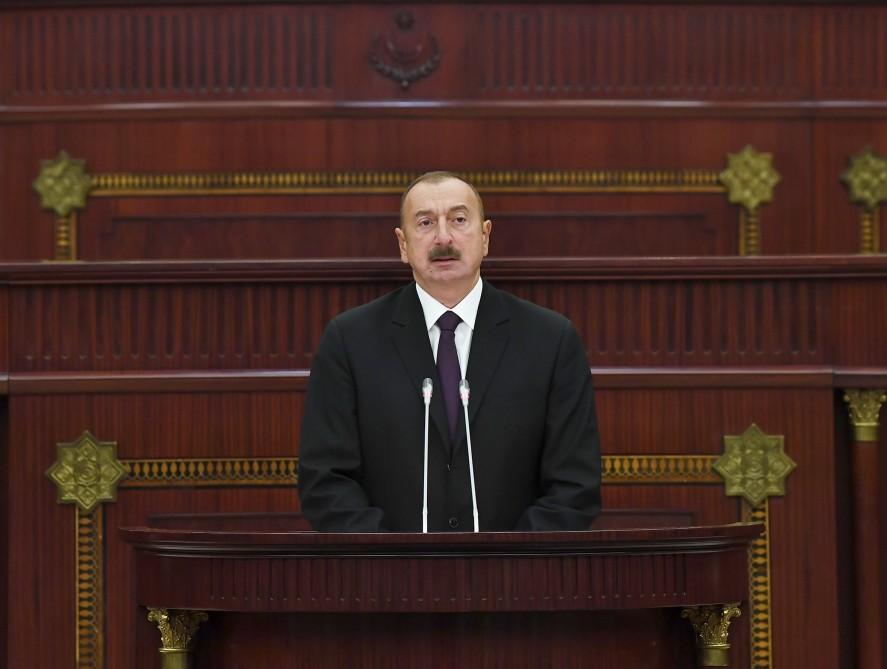 Prezident İlham Əliyev Milli Məclisdə Azərbaycan parlamentinin 100 illiyi münasibətilə təntənəli iclasda iştirak edib (YENİLƏNİB-4) (FOTO)