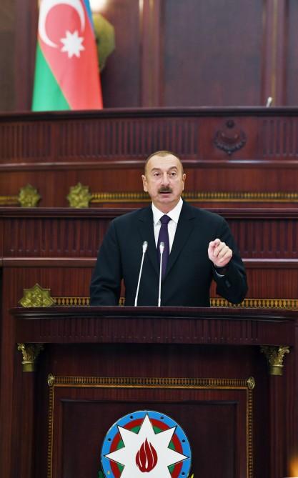 Prezident İlham Əliyev Milli Məclisdə Azərbaycan parlamentinin 100 illiyi münasibətilə təntənəli iclasda iştirak edib (YENİLƏNİB-4) (FOTO)