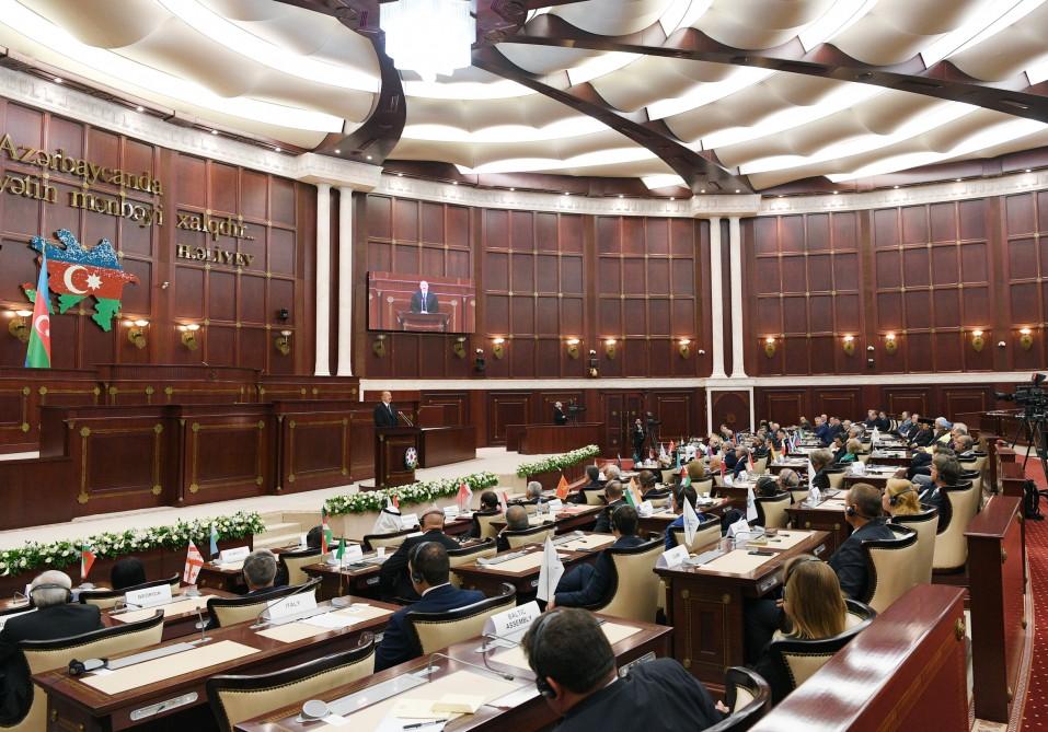 Prezident İlham Əliyev Milli Məclisdə Azərbaycan parlamentinin 100 illiyi münasibətilə təntənəli iclasda iştirak edib (YENİLƏNİB-4) (FOTO)