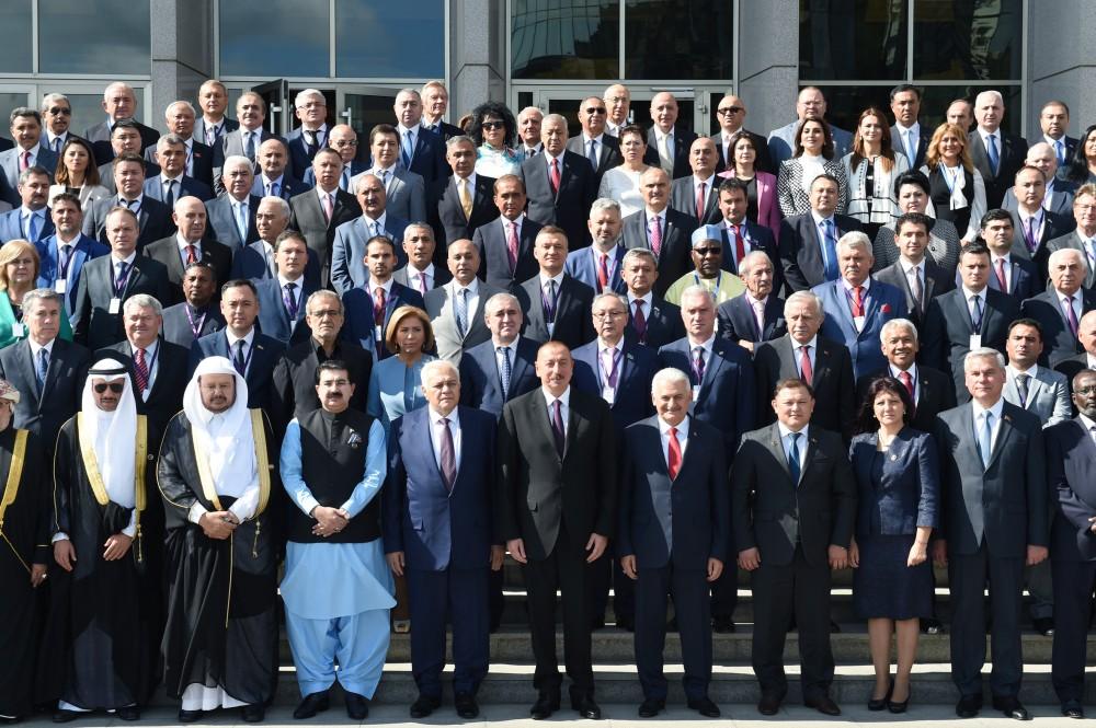 Prezident İlham Əliyev Milli Məclisdə Azərbaycan parlamentinin 100 illiyi münasibətilə təntənəli iclasda iştirak edib (YENİLƏNİB-4) (FOTO)
