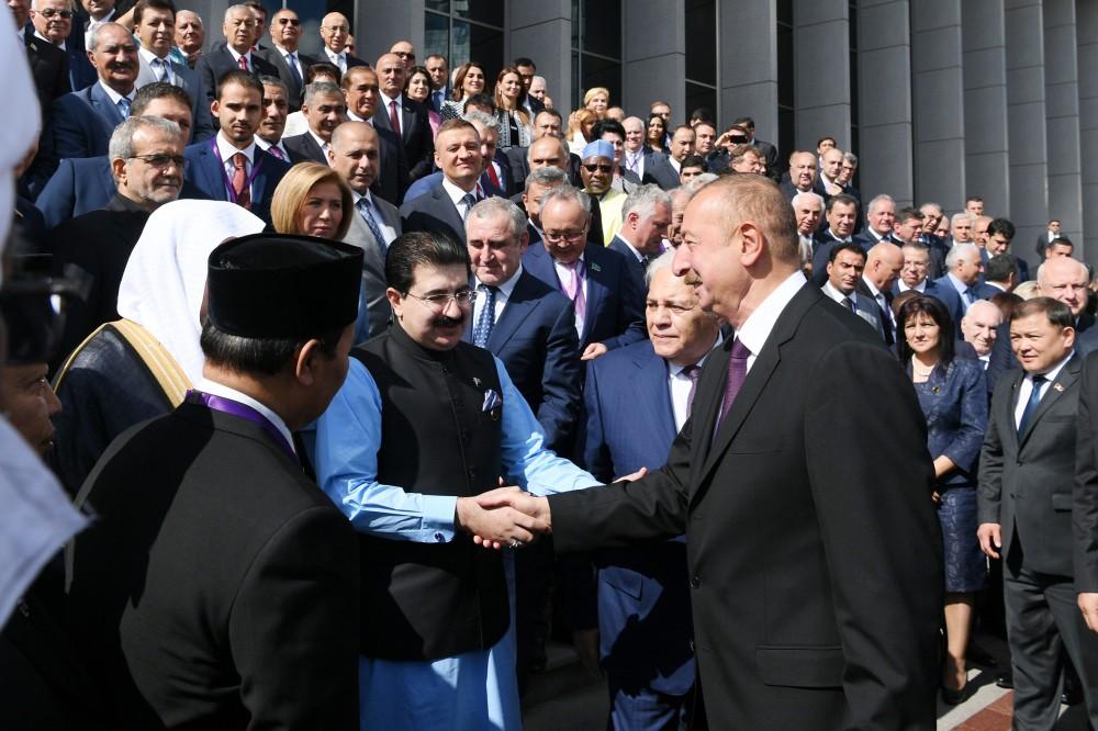 Prezident İlham Əliyev Milli Məclisdə Azərbaycan parlamentinin 100 illiyi münasibətilə təntənəli iclasda iştirak edib (YENİLƏNİB-4) (FOTO)