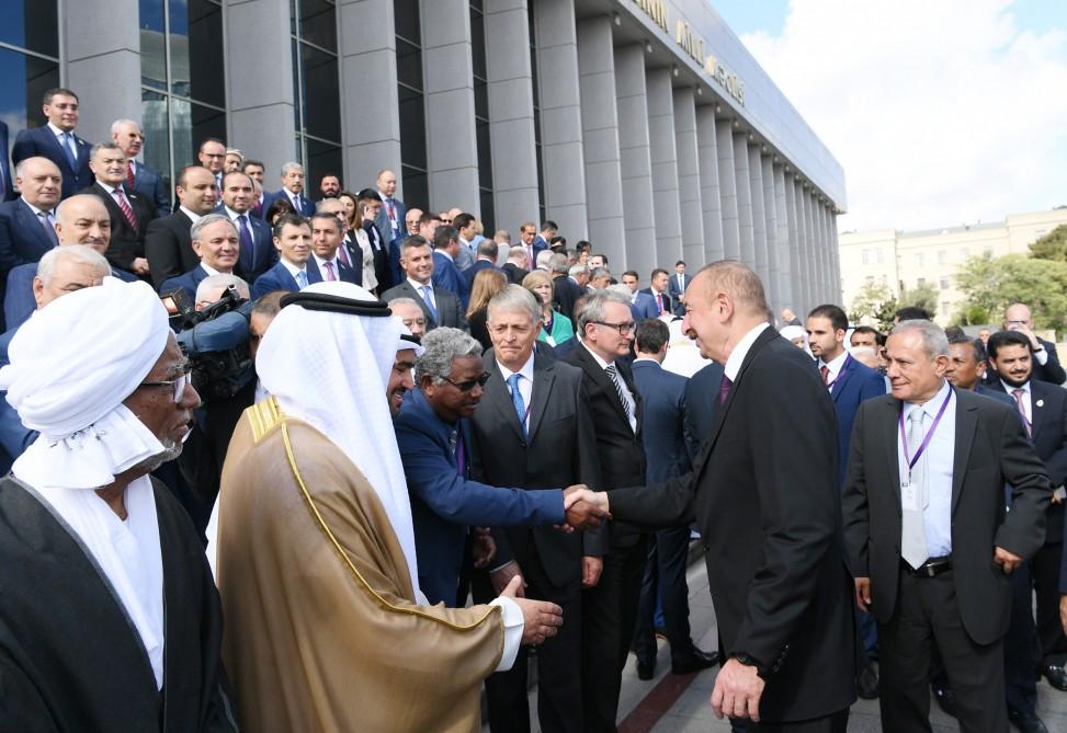 Prezident İlham Əliyev Milli Məclisdə Azərbaycan parlamentinin 100 illiyi münasibətilə təntənəli iclasda iştirak edib (YENİLƏNİB-4) (FOTO)