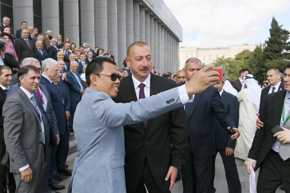 Prezident İlham Əliyev Milli Məclisdə Azərbaycan parlamentinin 100 illiyi münasibətilə təntənəli iclasda iştirak edib (YENİLƏNİB-4) (FOTO)